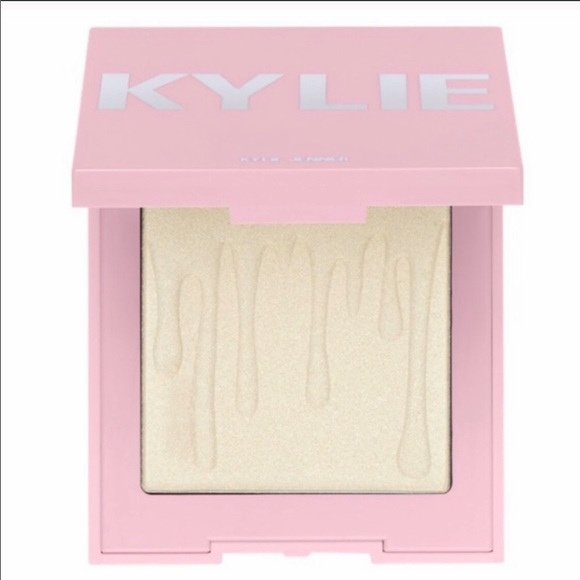 Kylie cosmetics highlighter makeup pallet